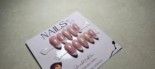 Press on nails