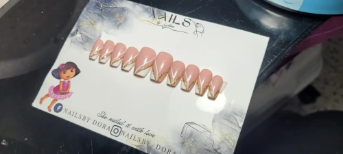 Press on nails