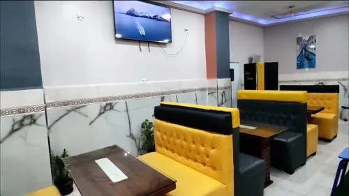 16 BOX + 8 Tables + 8  pour Fast Food