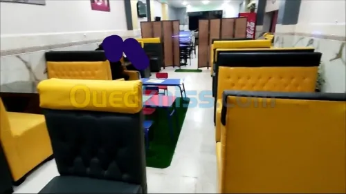 16 BOX + 8 Tables + 8  pour Fast Food