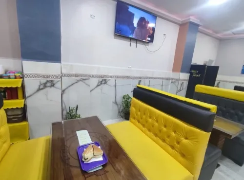 16 BOX + 8 Tables + 8  pour Fast Food