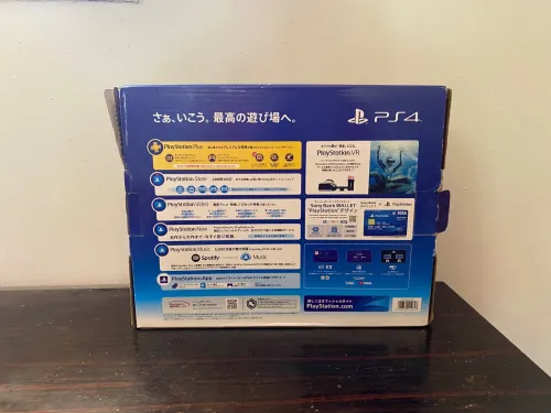 PS4 etat neuf avec boit et accessoires 