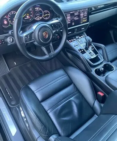 LOCATION PORSCHE CAYENNE UNIQUEMENT AVEC CHAUFFEUR