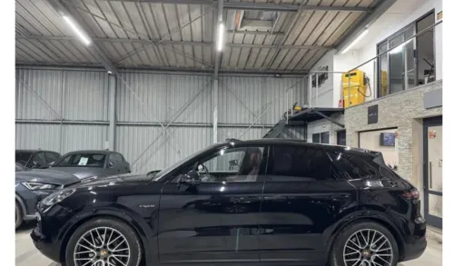 LOCATION PORSCHE CAYENNE UNIQUEMENT AVEC CHAUFFEUR