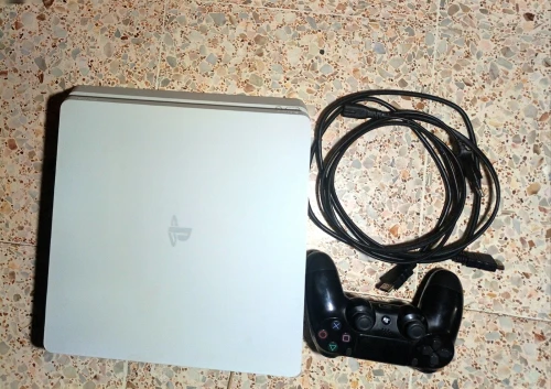 PS4 slim blan 