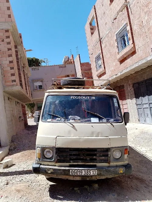 Peugeot J9 1985