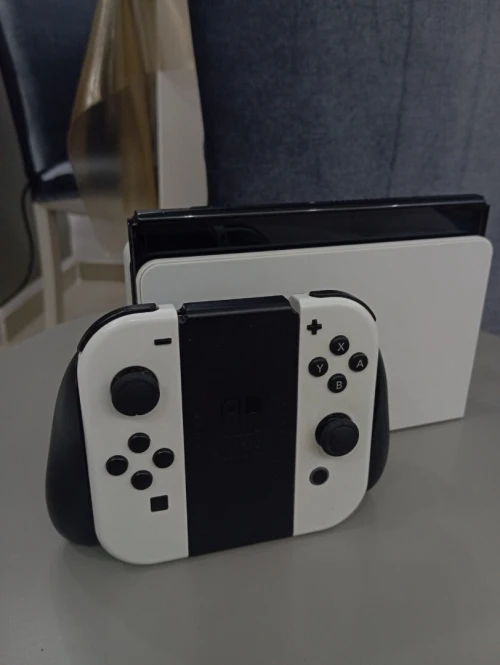 Nintendo Switch OLED 64GB White (  Avec tous les accessoires )
