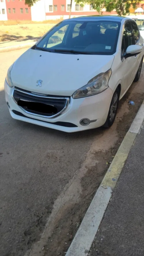 Peugeot 208 2015 Allure