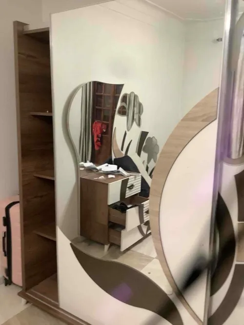 Kit Armoire + coiffeuse + table de nuit prix raisonnable 