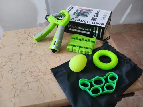 ADJUSTABLE GRIP