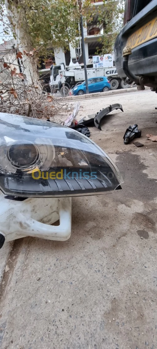 Phare megane 3 droit 