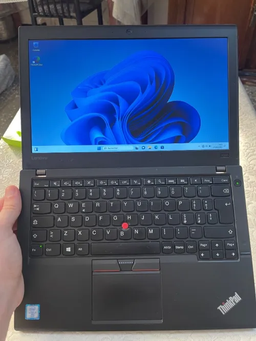 Lenovo ThinkPad X260 - Core i7 / 8GB RAM / 256GB SSD
