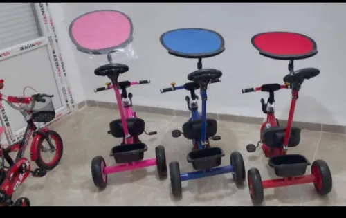 Vélo poussette NEUF JDID   فيلو بوسات للبيعouleur: ble 