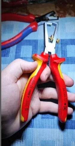 Pince à dénuder knipex isolant