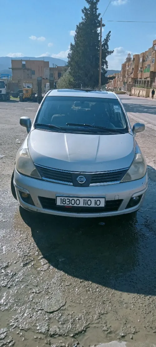Nissan Tiida 5 portes 2010 Tiida 5 portes