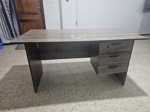 Bureau avec caisson