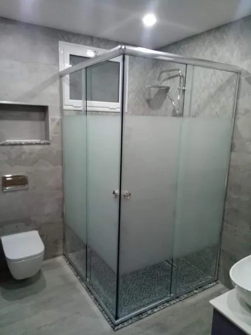 Cabine de douche et vitrin verre trempé sur mesure