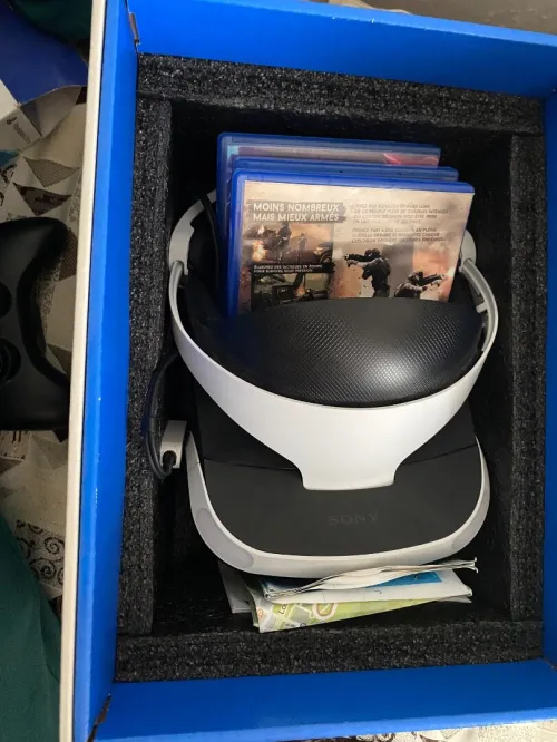 Vr ps4 مع سلاح و كاميرة غير ب 8 ملاين 