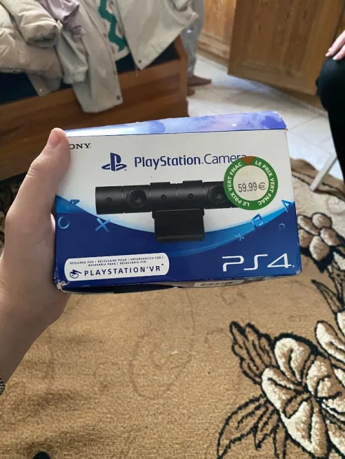 Vr ps4 مع سلاح و كاميرة غير ب 8 ملاين 