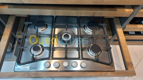 "TABLE DE CUISSON CANDY/5 FEUX INOX /THERMOCOUPLE /COMMANDE FRONTALE /FONTE - 02 ANS DE GARANTIE "