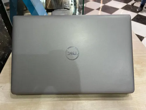 DELL Precision 3590