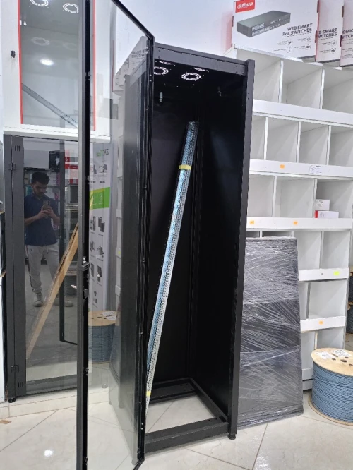 Armoire Réseau 42U 19" LANDE 600*600 mm Armoire au sol haute capacité pour infrastructures IT