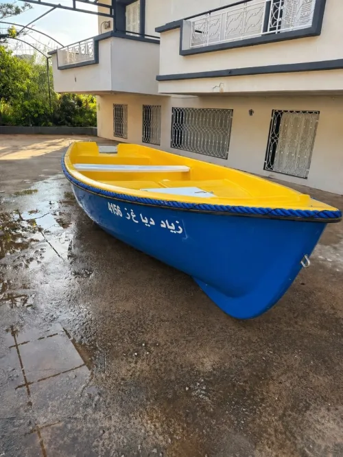 Barque avec moteur