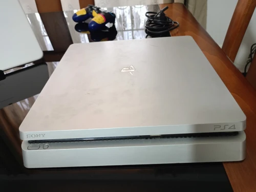 PS4 slim avec manette
