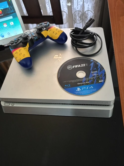 PS4 slim avec manette