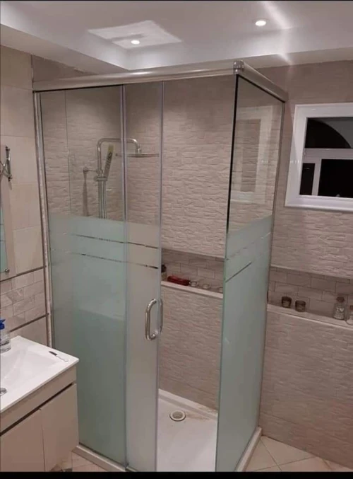 Cabine de douche italienne حمامات إطالية عصرية 