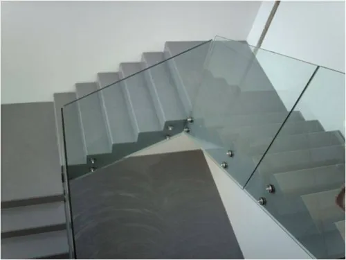 verre trempé ( vitrines, cabine de douche italienne, rampes d'escalier, garde corps) 
