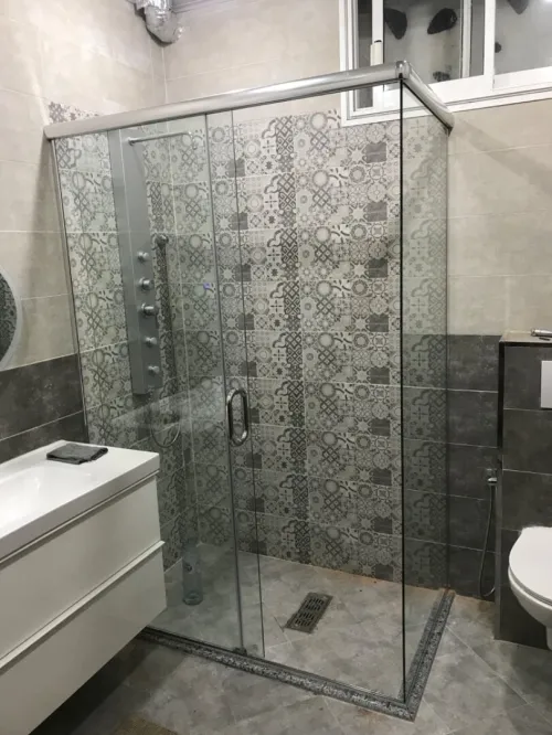 Cabine de douche italienne حمامات إطالية عصرية 
