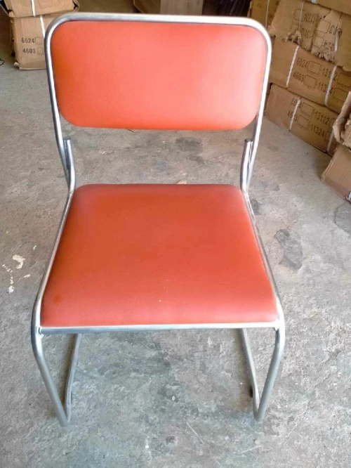 Chaise (كرسي)