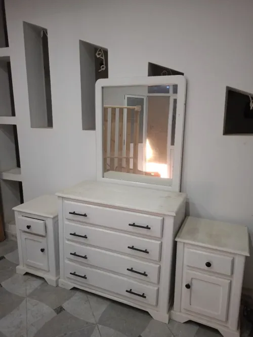 Coiffeuse et table de nuit 