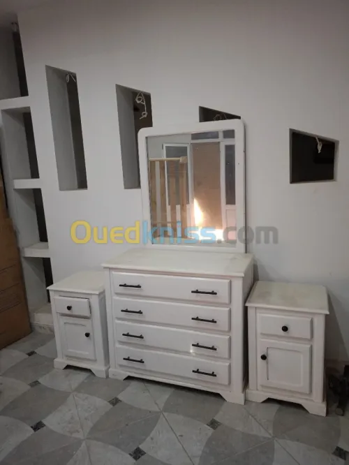 Coiffeuse et table de nuit 