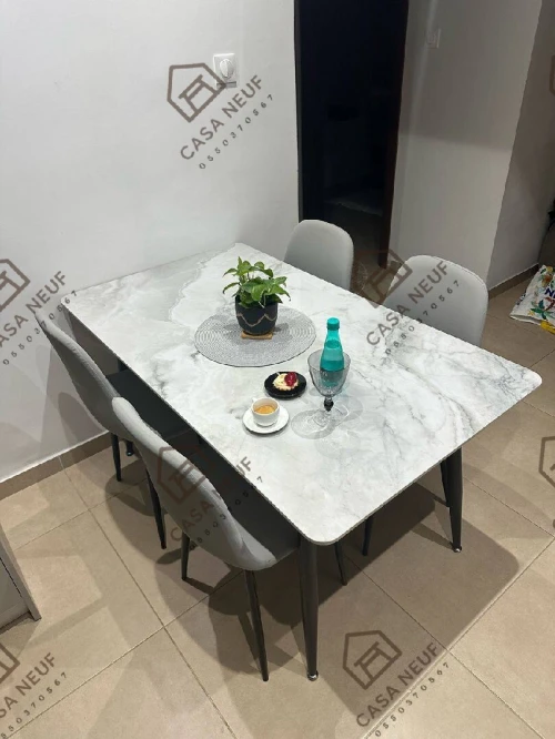 TABLE MARBRÉ AVEC 6 CHAISES POUR CUISINE