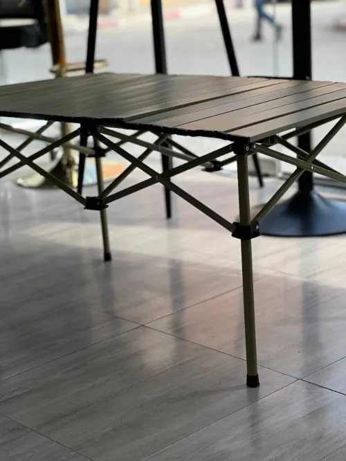 table de camping avec sac