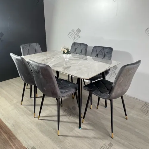 Table marbré avec 6 chaises capitonnées 