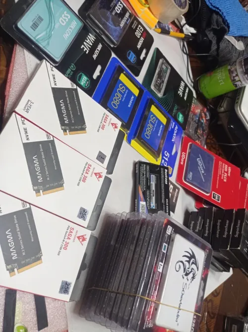 Lot de 34 SSD et SSD Nvme
