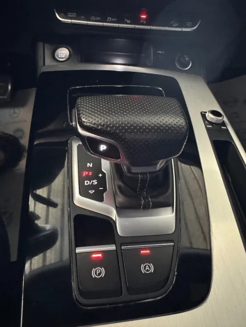 Audi Q5 2023 Slin
