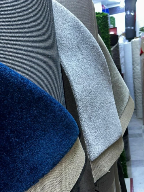 Moquette avec des couleurs  trop demandée beige, blue,, maron, bordeaux.... 