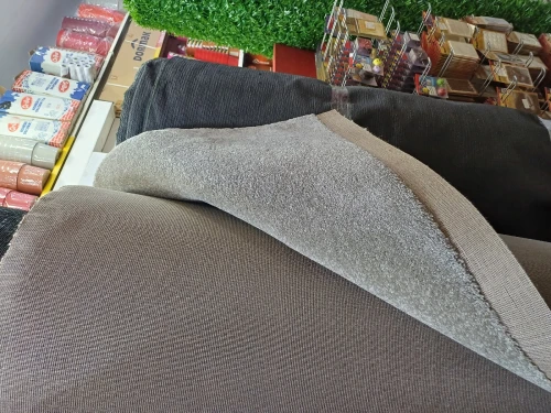 Moquette avec des couleurs  trop demandée beige, blue,, maron, bordeaux.... 