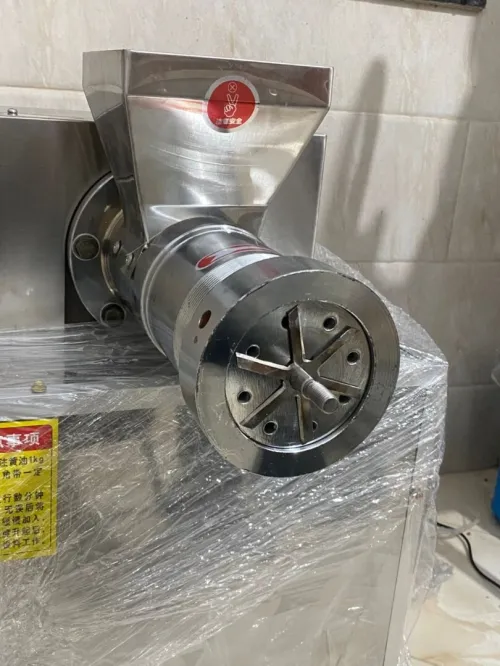 Machine Extrudeuse a pate