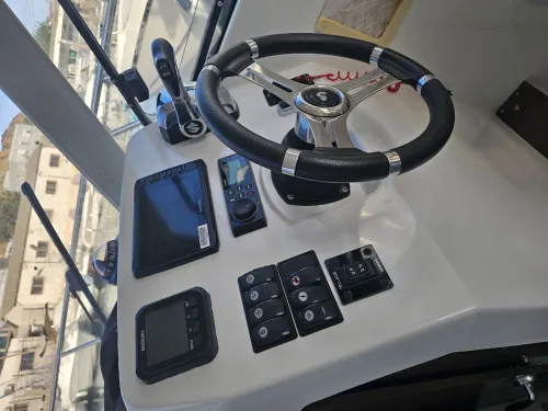 Beneteau Antares 8 année 2021 Moteur 250 Cv avec place
