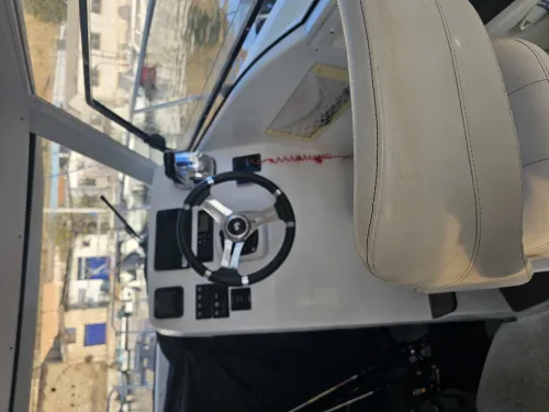 Beneteau Antares 8 année 2021 Moteur 250 Cv avec place
