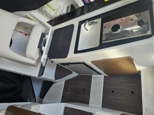 Beneteau Antares 8 année 2021 Moteur 250 Cv avec place
