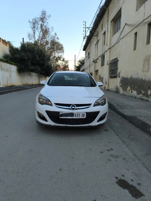 Opel Astra 4 portes 2015 Astra 4 portes