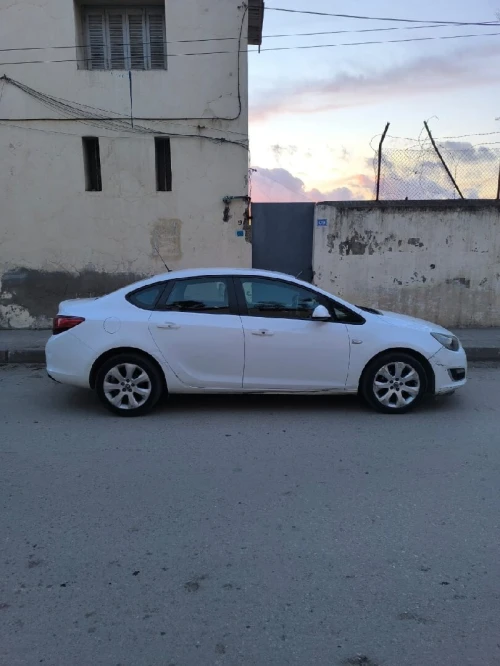 Opel Astra 4 portes 2015 Astra 4 portes