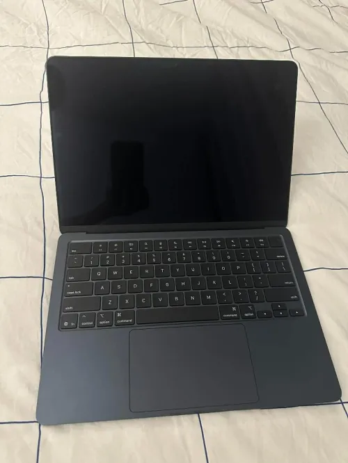 Macbook M4 2025