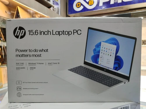 HP laptop 15 i5-1235U 256GB 8GB